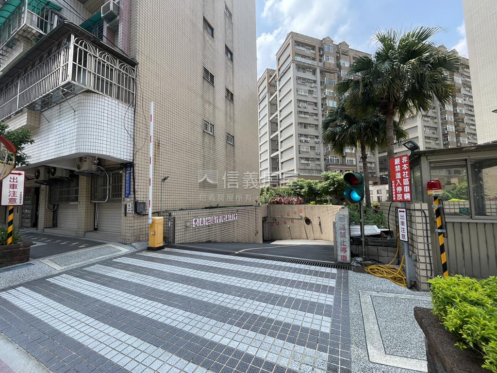 忠貞面公園三房房屋室內格局與周邊環境