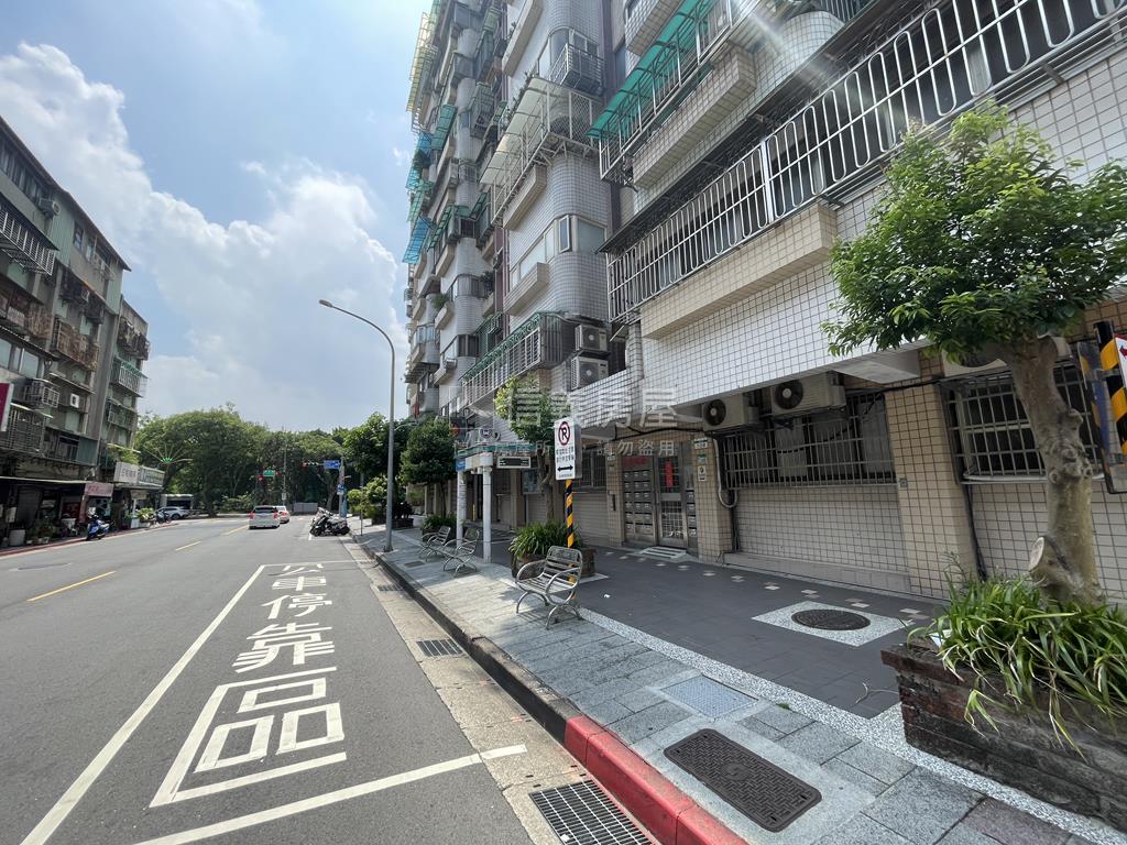 忠貞面公園三房房屋室內格局與周邊環境