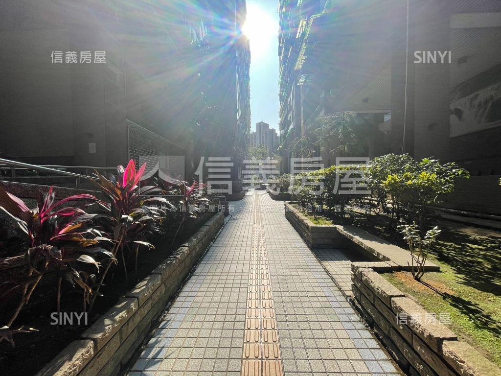城龍獨立產權坡平大車位房屋室內格局與周邊環境