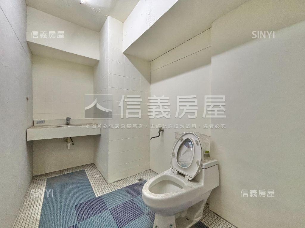 七賢二路傳家百坪商辦Ｂ房屋室內格局與周邊環境
