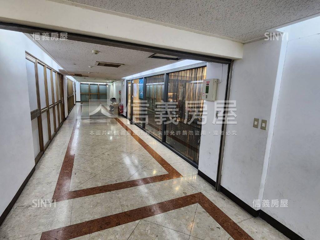龍鳳雙星二樓商辦店面房屋室內格局與周邊環境