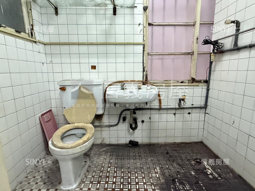 九如正路面寬邊間透店房屋室內格局與周邊環境