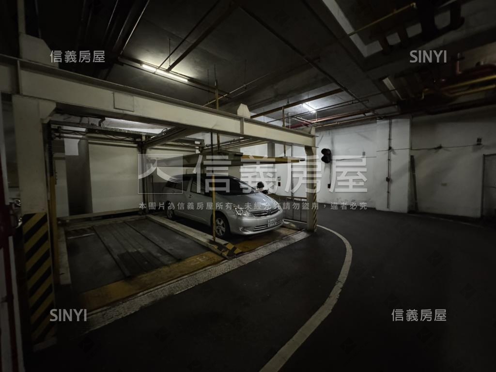生態捷運高樓採光３房車位房屋室內格局與周邊環境