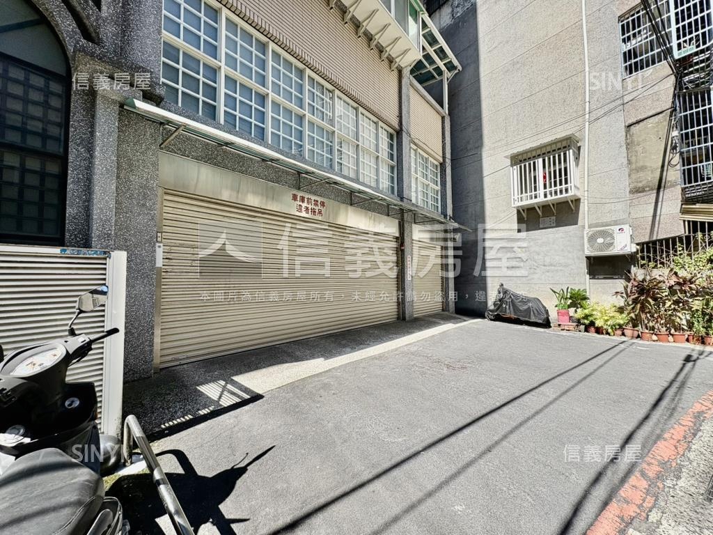 大坪林雙捷運電梯兩房車位房屋室內格局與周邊環境