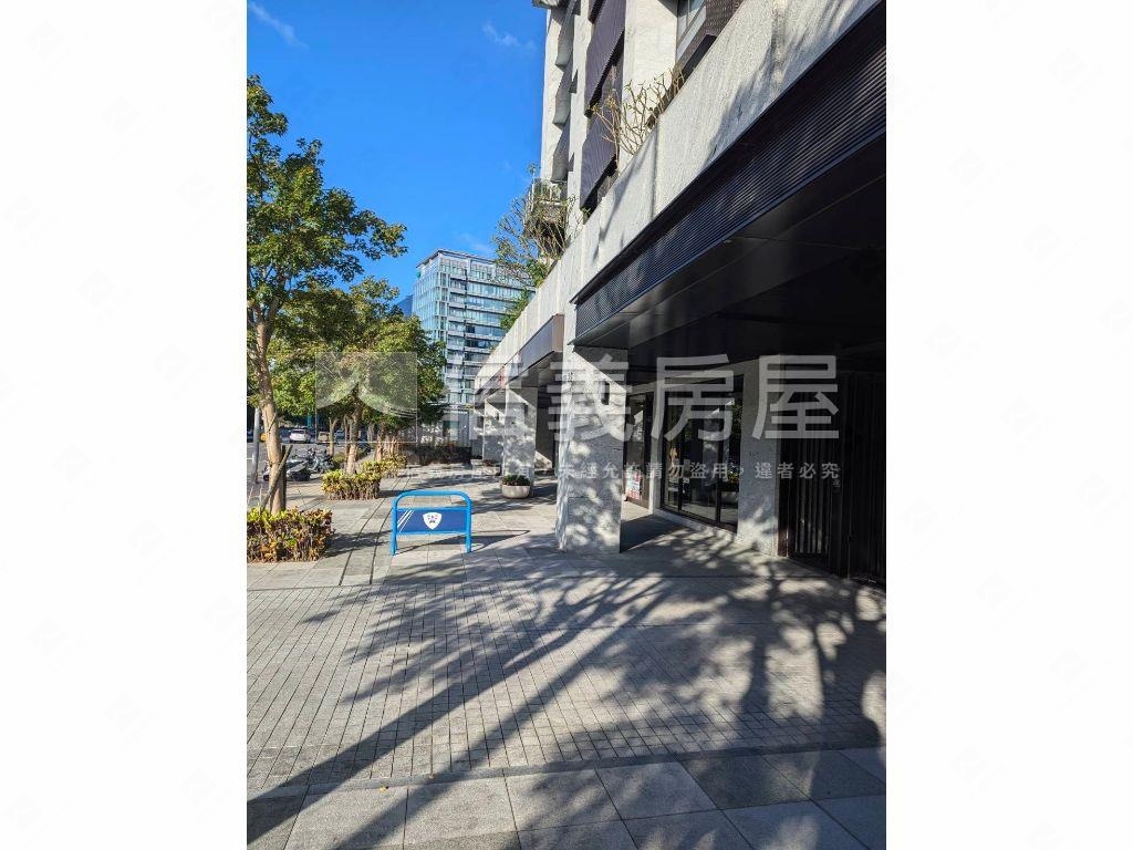 國泰沐善陽光高樓２房車位房屋室內格局與周邊環境