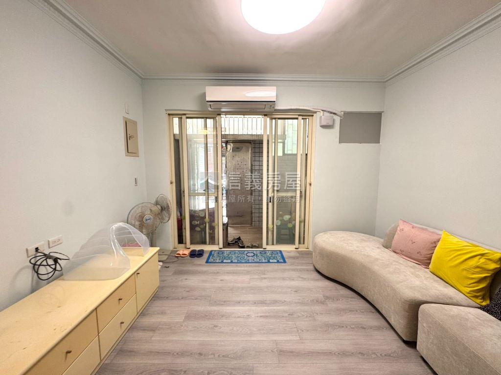 邊間新裝潢三房一樓房屋室內格局與周邊環境