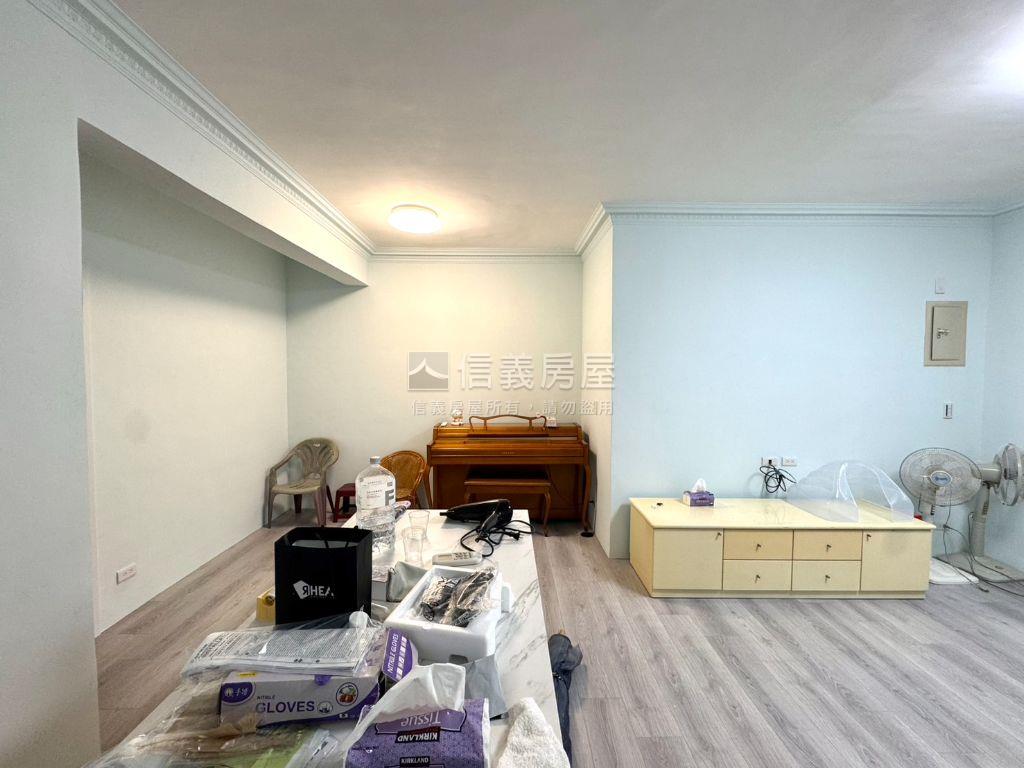 邊間新裝潢三房一樓房屋室內格局與周邊環境