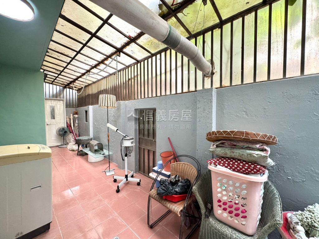 邊間新裝潢三房一樓房屋室內格局與周邊環境
