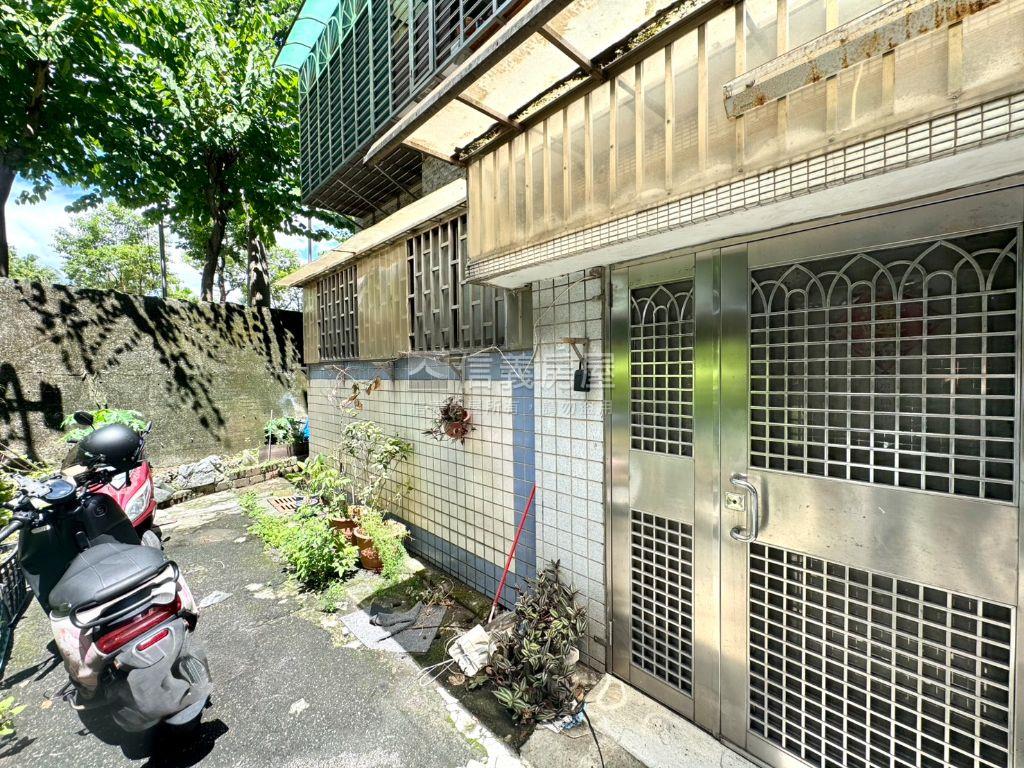 邊間新裝潢三房一樓房屋室內格局與周邊環境