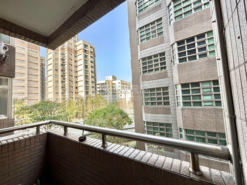 雙和新城｜質感裝潢三房房屋室內格局與周邊環境