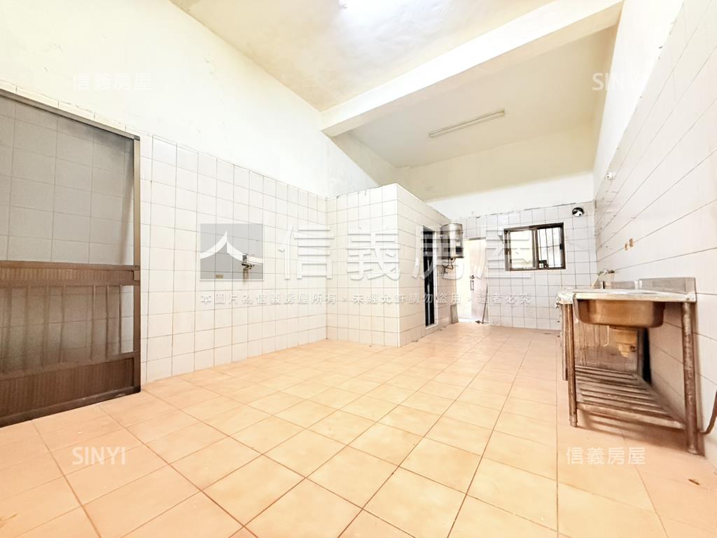 文化中心低總騎樓透天房屋室內格局與周邊環境