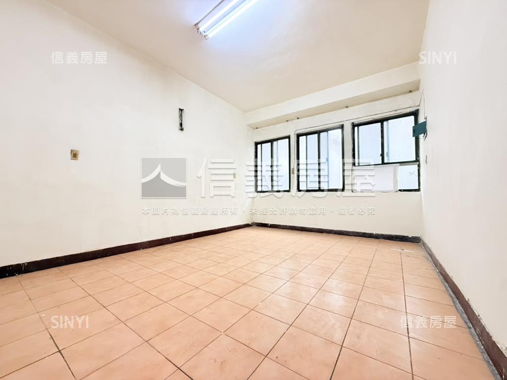 文化中心低總騎樓透天房屋室內格局與周邊環境