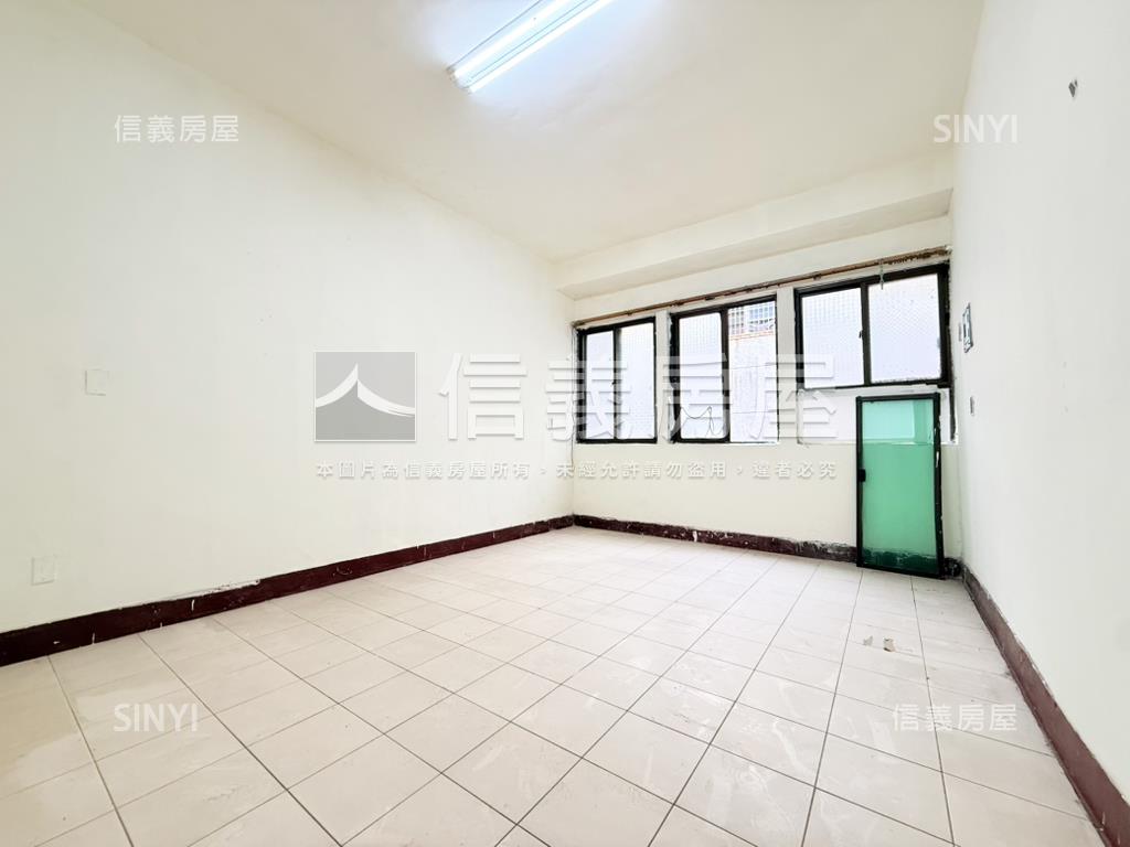 文化中心低總騎樓透天房屋室內格局與周邊環境