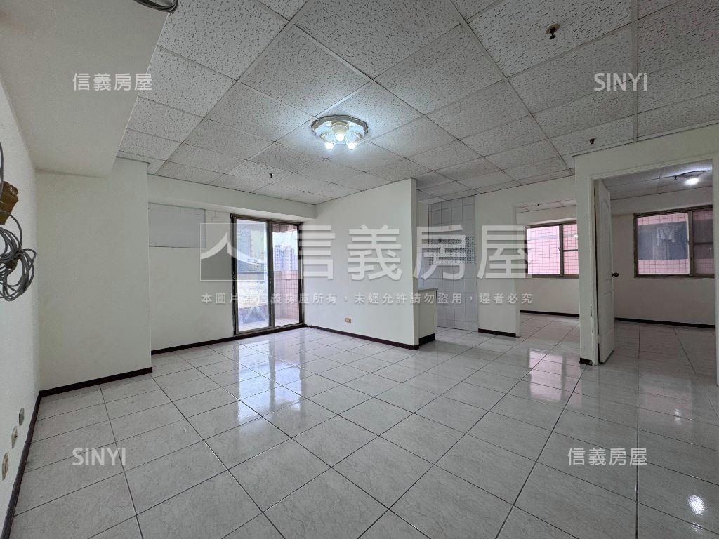 城市經典美麗視野２房車位房屋室內格局與周邊環境