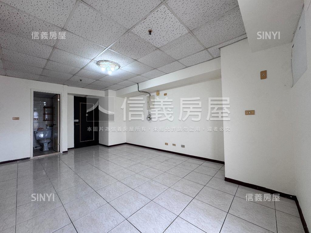 城市經典美麗視野２房車位房屋室內格局與周邊環境