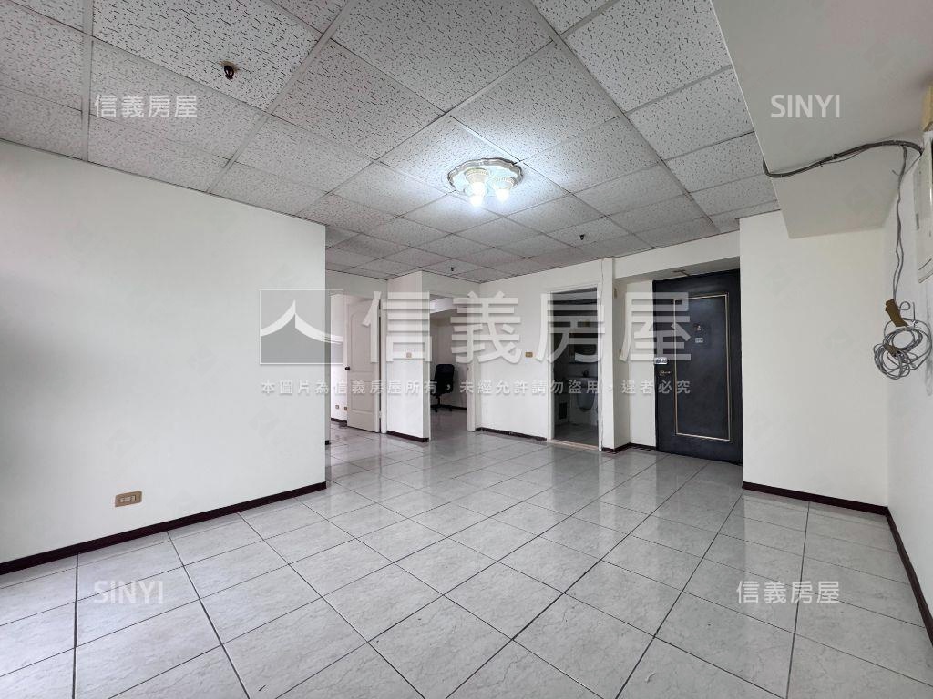 城市經典美麗視野２房車位房屋室內格局與周邊環境