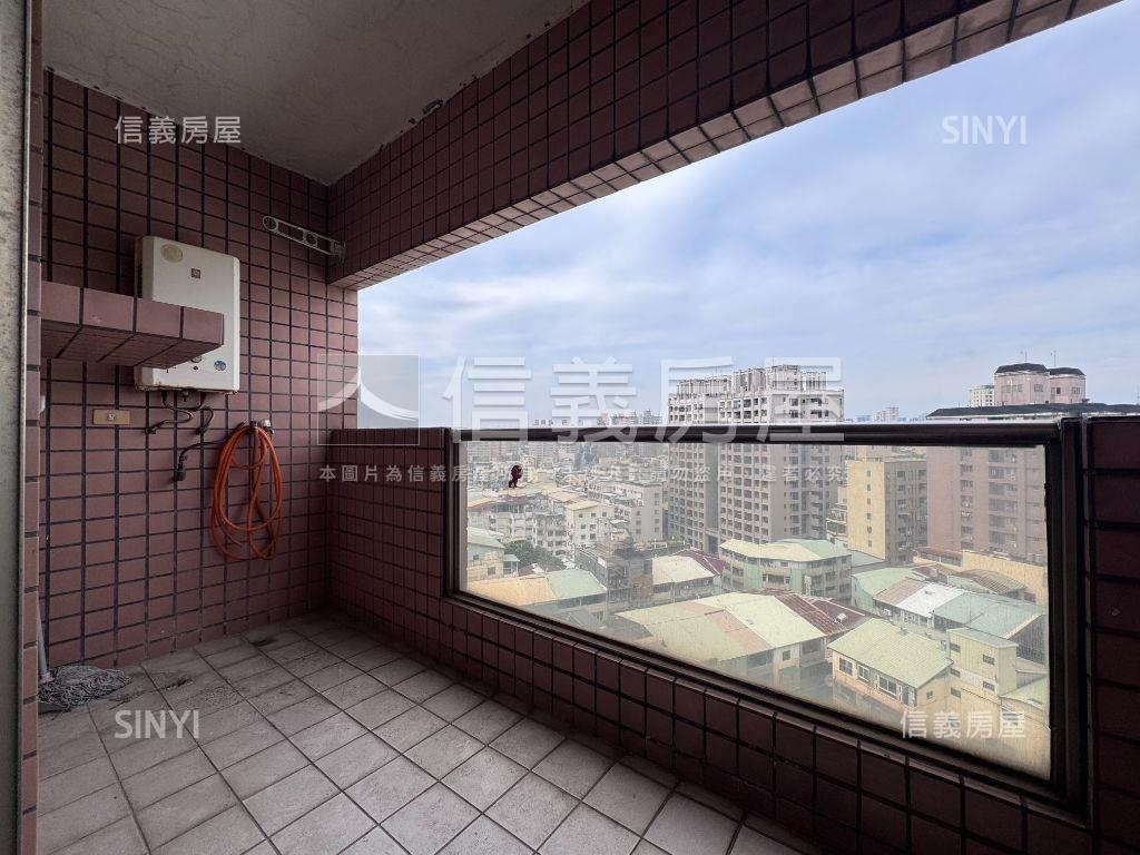 城市經典美麗視野２房車位房屋室內格局與周邊環境