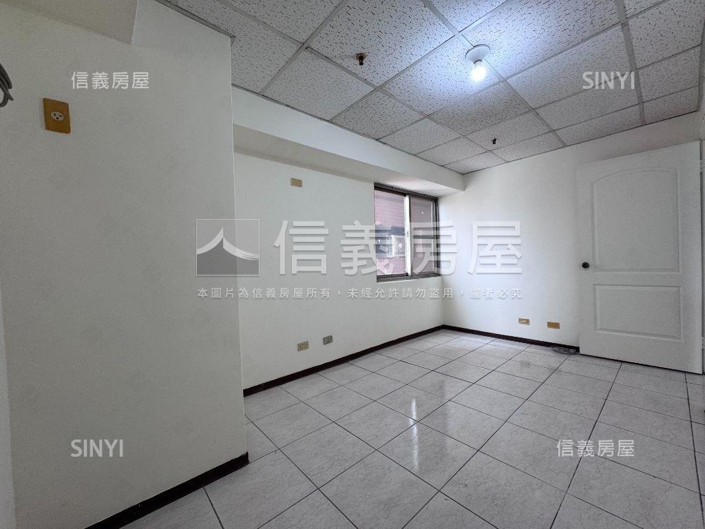 城市經典美麗視野２房車位房屋室內格局與周邊環境