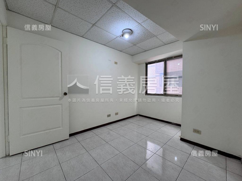 城市經典美麗視野２房車位房屋室內格局與周邊環境