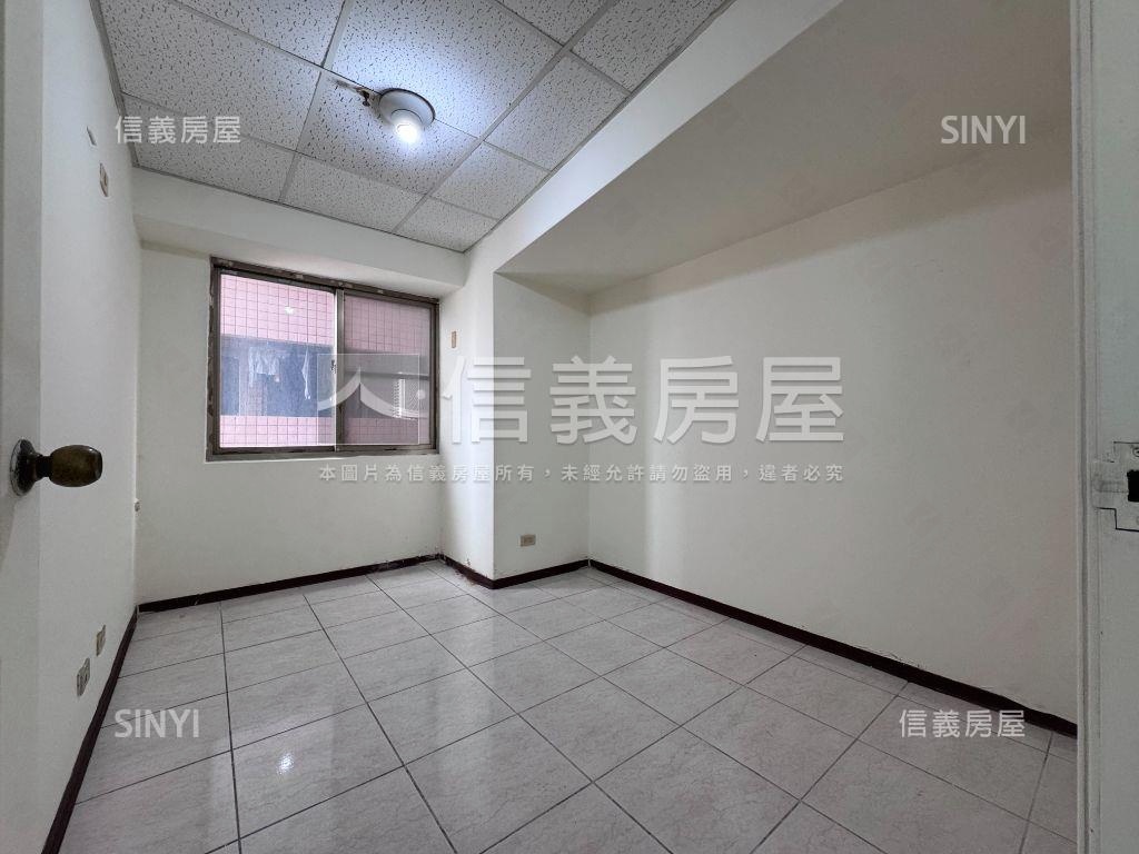 城市經典美麗視野２房車位房屋室內格局與周邊環境