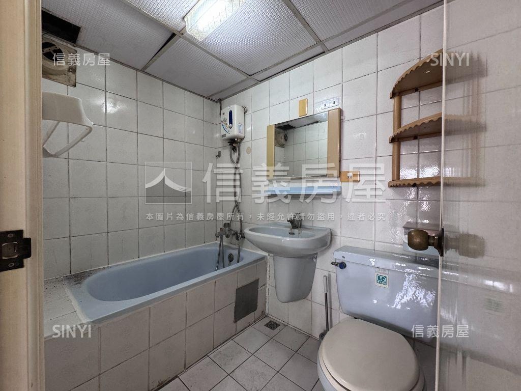 城市經典美麗視野２房車位房屋室內格局與周邊環境