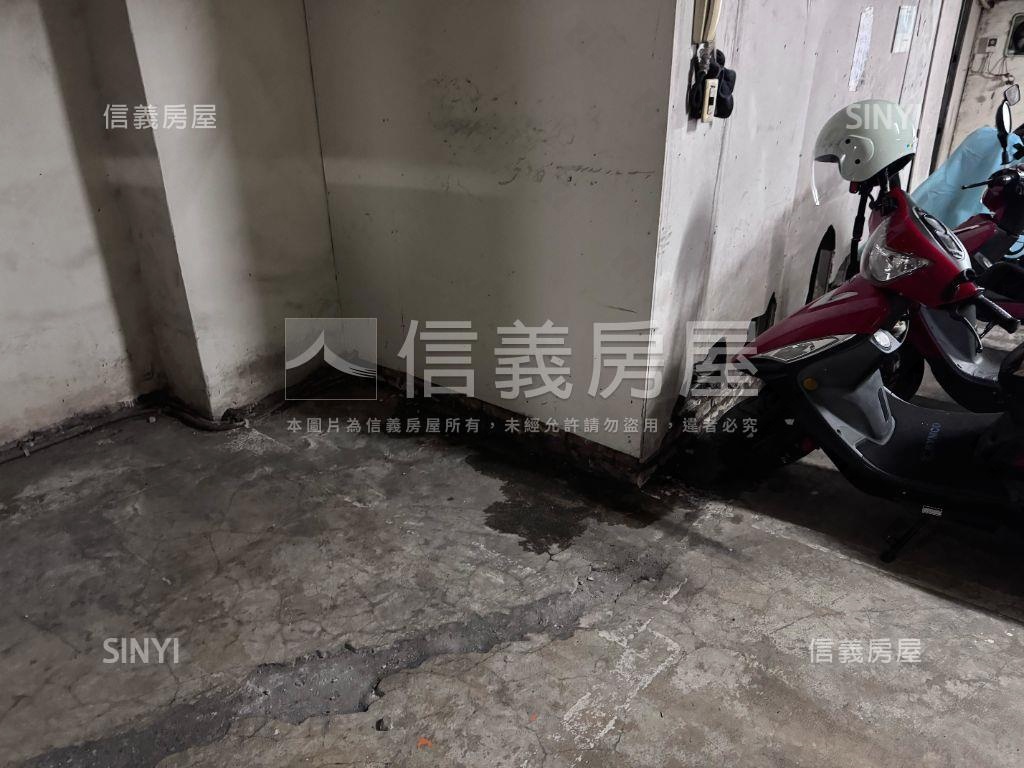 城市經典美麗視野２房車位房屋室內格局與周邊環境