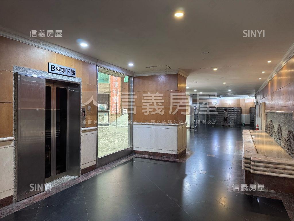 城市經典美麗視野２房車位房屋室內格局與周邊環境