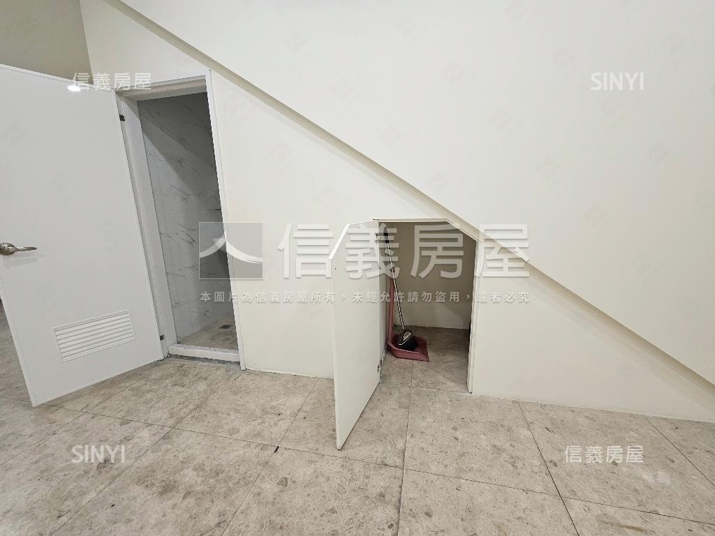 挑高精華地段好規劃金店房屋室內格局與周邊環境