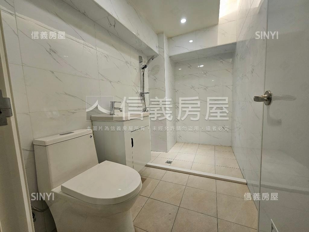 挑高精華地段好規劃金店房屋室內格局與周邊環境