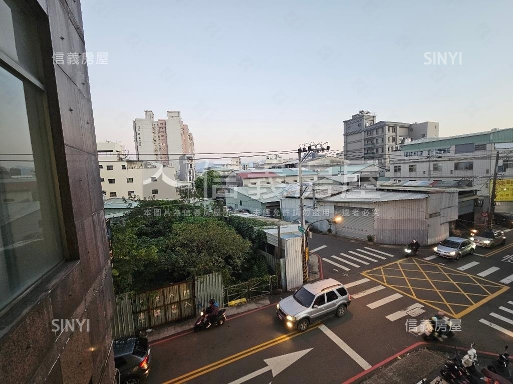挑高精華地段好規劃金店房屋室內格局與周邊環境
