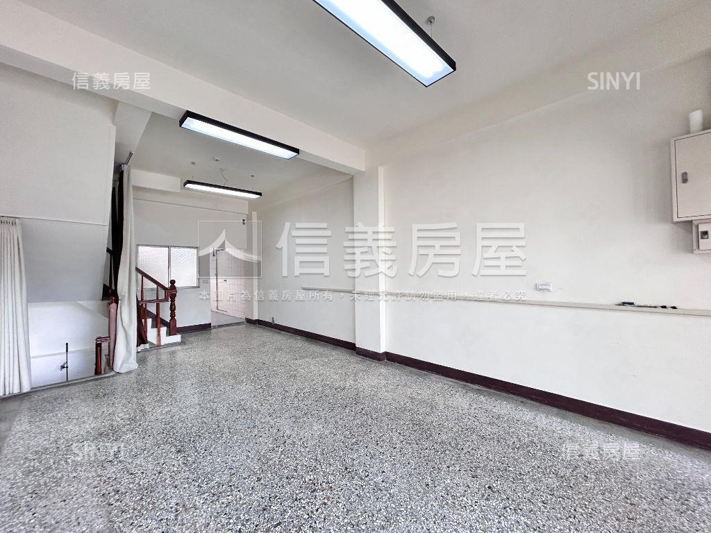 西區南區交界邊間顯眼透店房屋室內格局與周邊環境