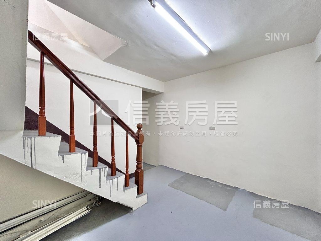 西區南區交界邊間顯眼透店房屋室內格局與周邊環境