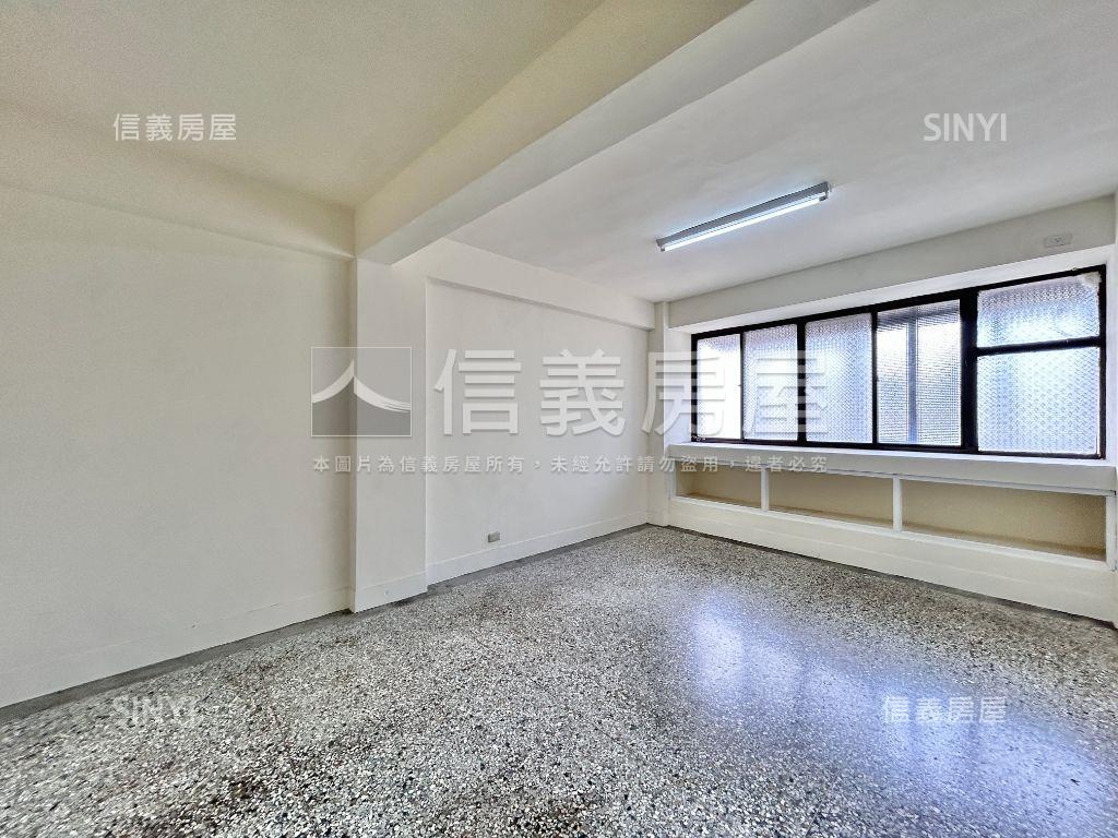 西區南區交界邊間顯眼透店房屋室內格局與周邊環境