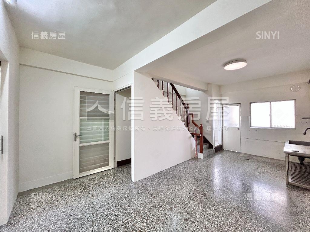 西區南區交界邊間顯眼透店房屋室內格局與周邊環境