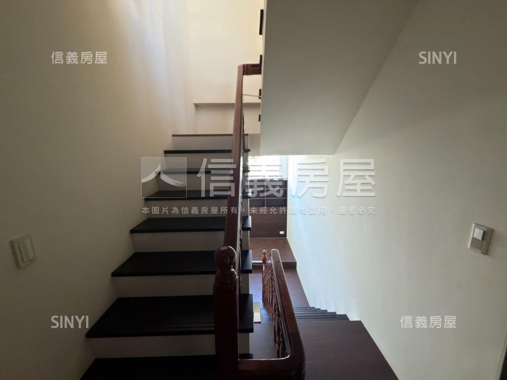 東森山莊三面採光稀有別墅房屋室內格局與周邊環境