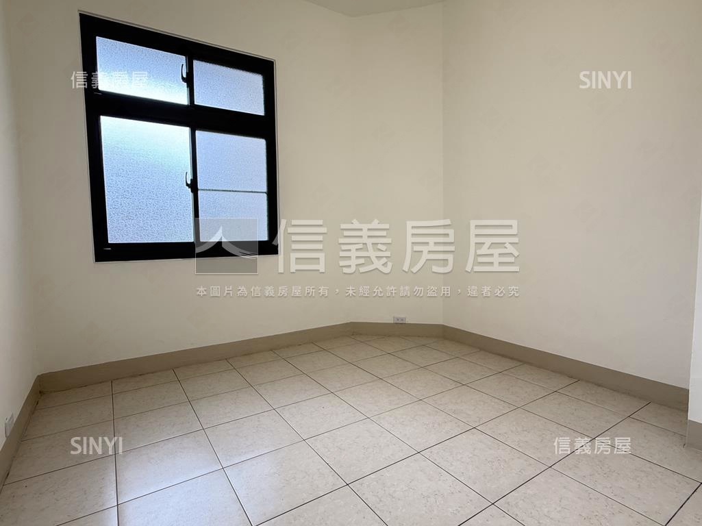 五甲商圈正街公寓一樓房屋室內格局與周邊環境