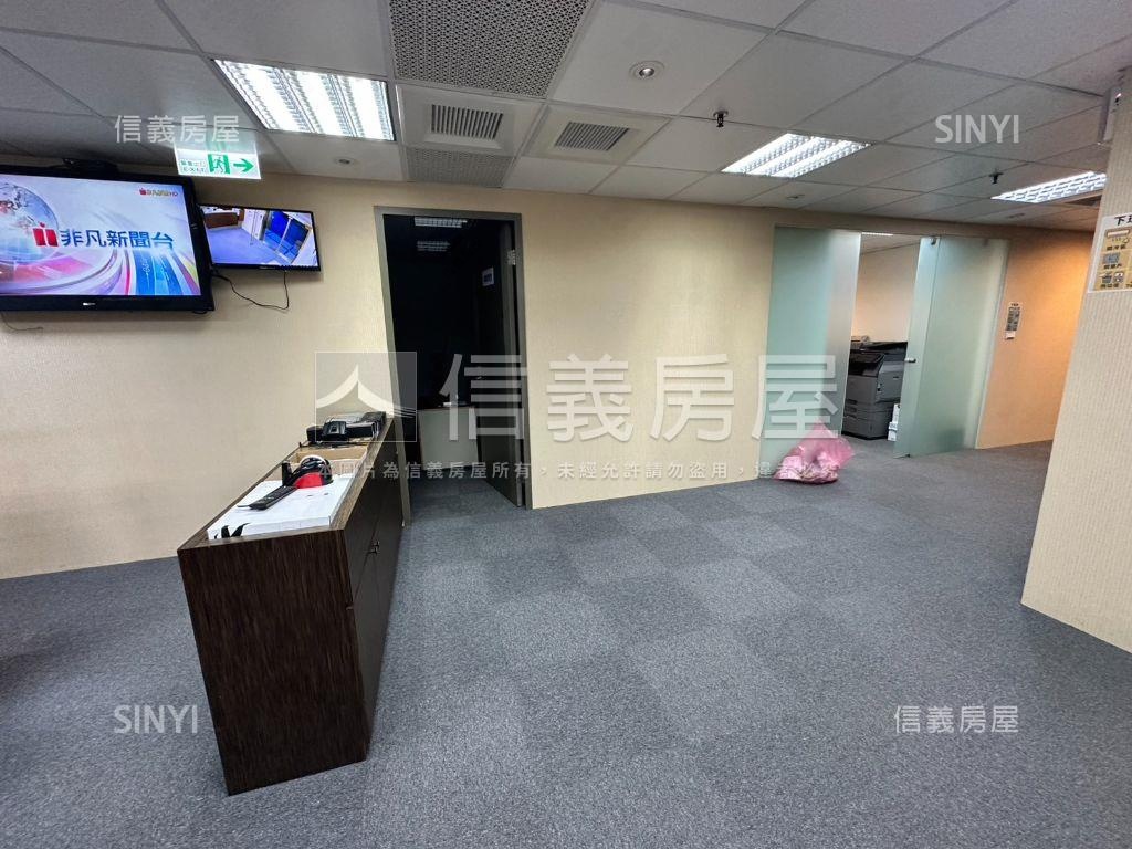 六德經貿二戶打通辦公房屋室內格局與周邊環境