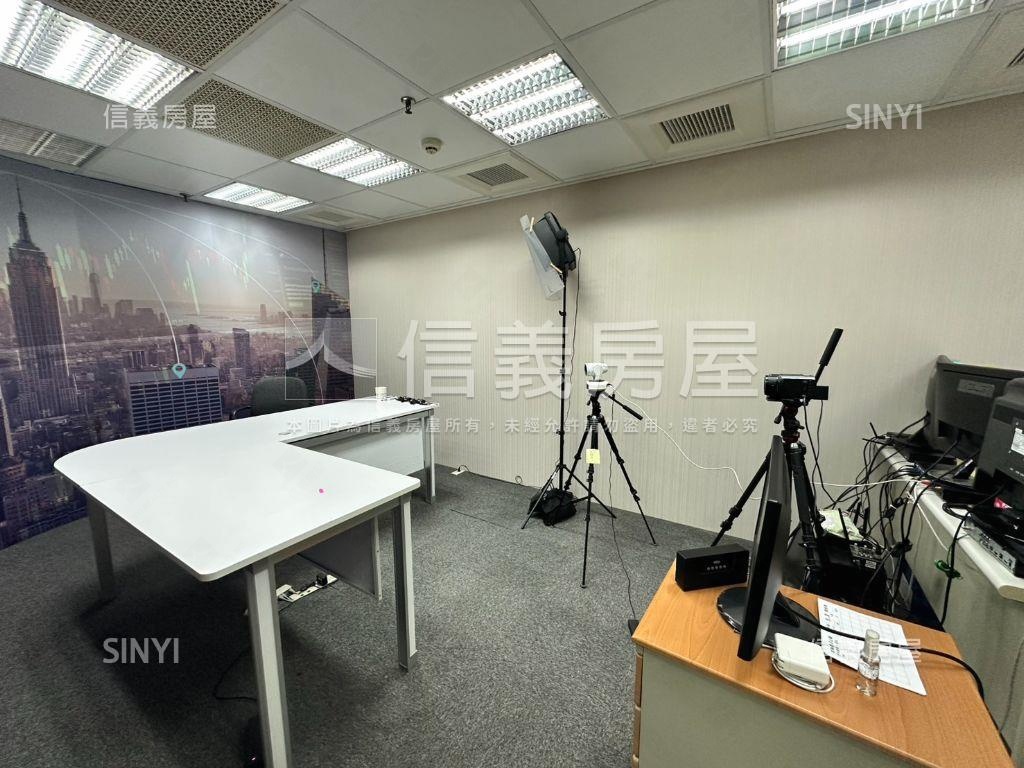 六德經貿二戶打通辦公房屋室內格局與周邊環境