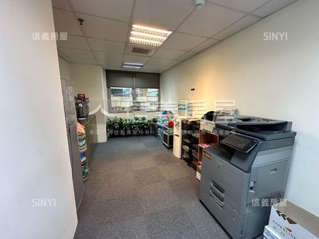 六德經貿二戶打通辦公房屋室內格局與周邊環境