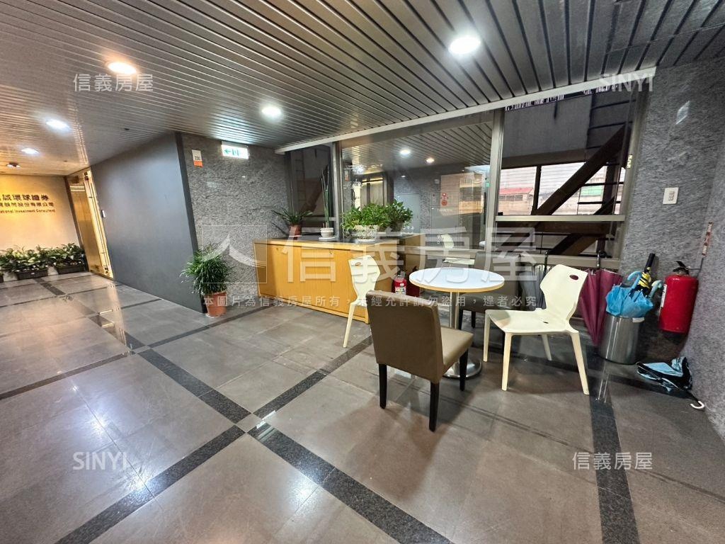 六德經貿二戶打通辦公房屋室內格局與周邊環境