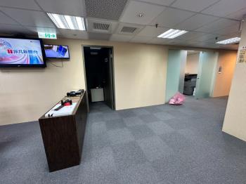 六德經貿二戶打通辦公