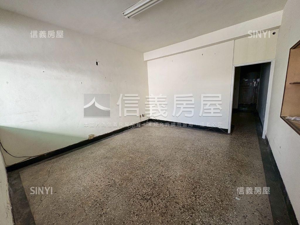 新興路透天房屋室內格局與周邊環境