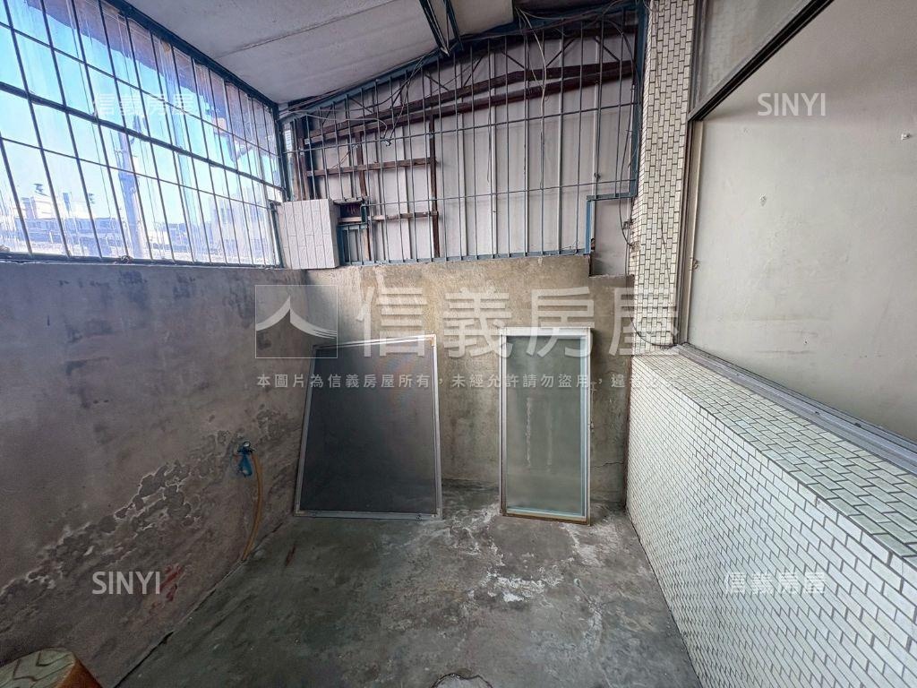 新興路透天房屋室內格局與周邊環境