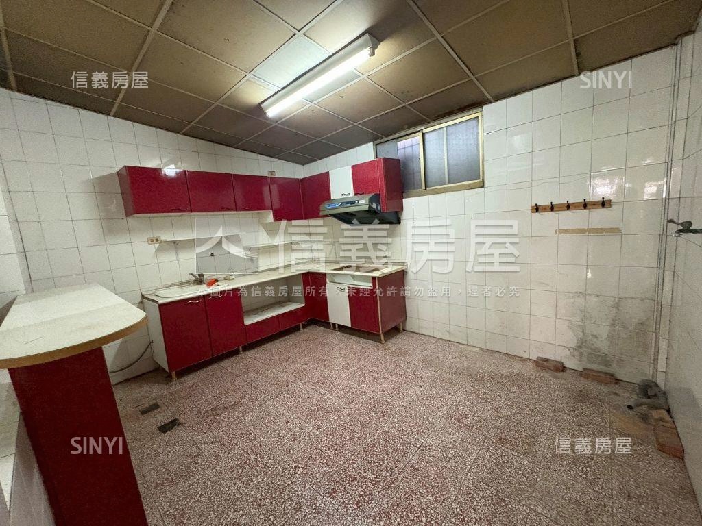 新興路透天房屋室內格局與周邊環境