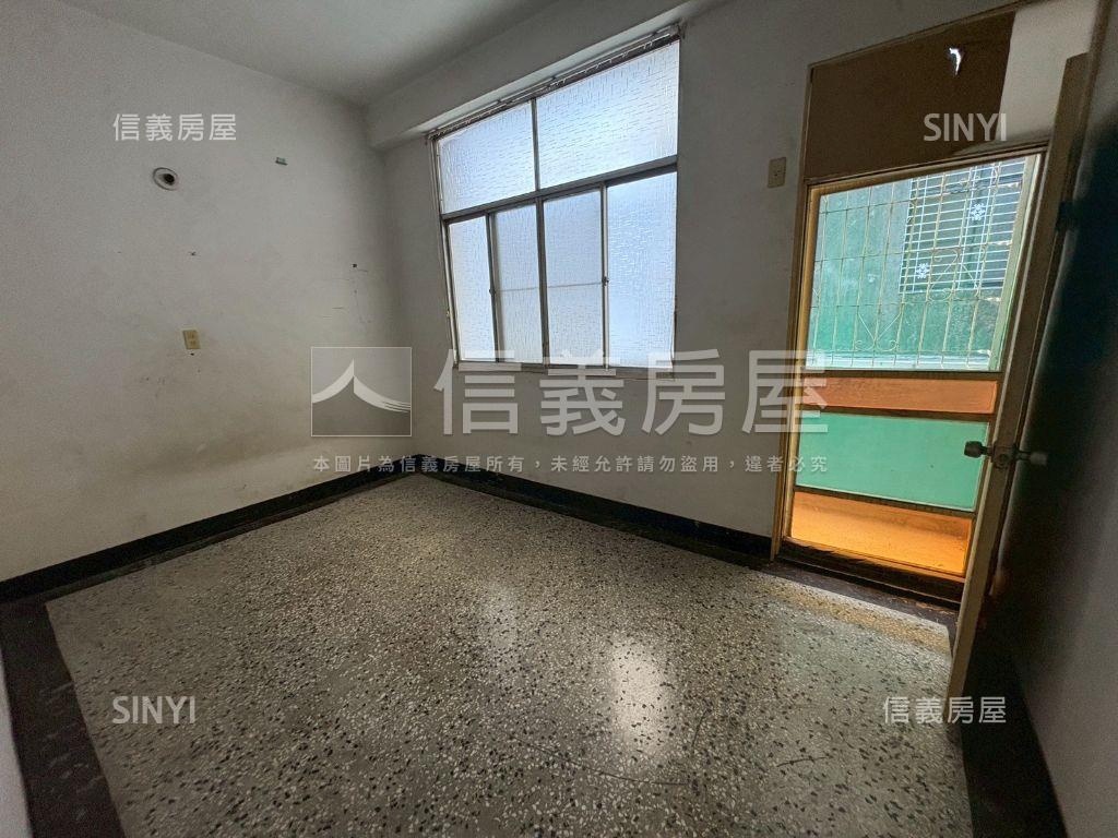 新興路透天房屋室內格局與周邊環境