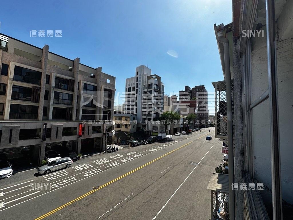 專任西區約３０米路角透店房屋室內格局與周邊環境