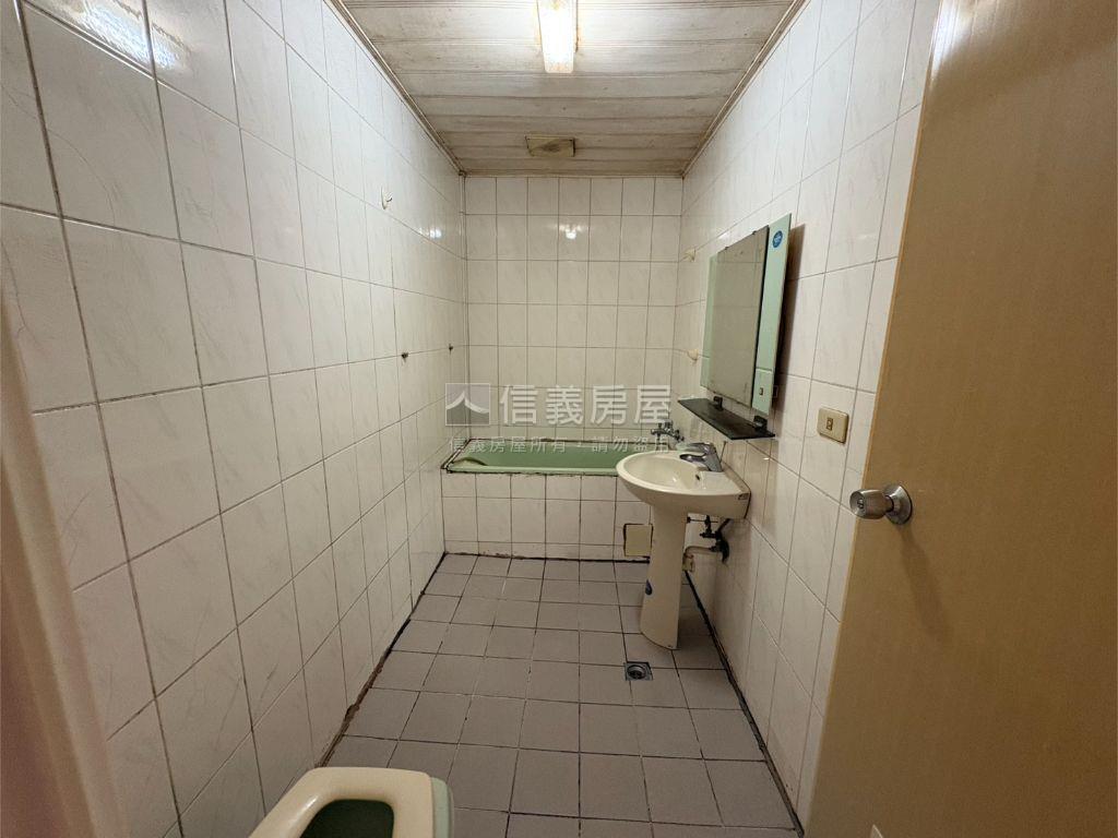正埔陽街臨路騎樓透天房屋室內格局與周邊環境