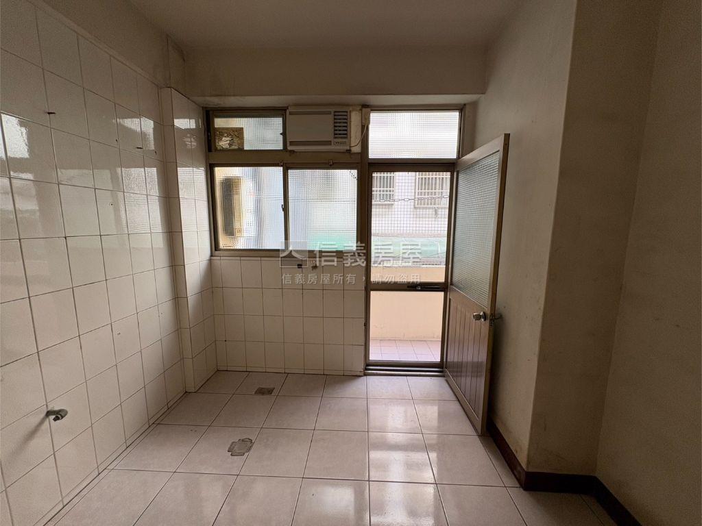 正埔陽街臨路騎樓透天房屋室內格局與周邊環境