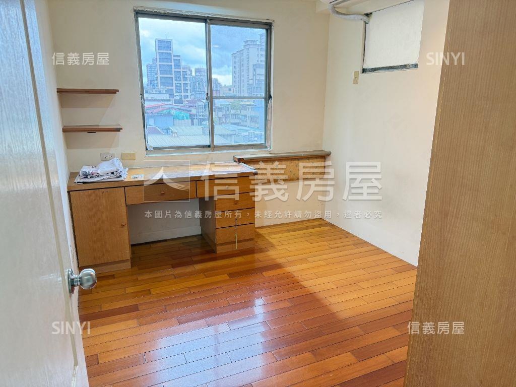 老爺華廈電梯３房車位房屋室內格局與周邊環境