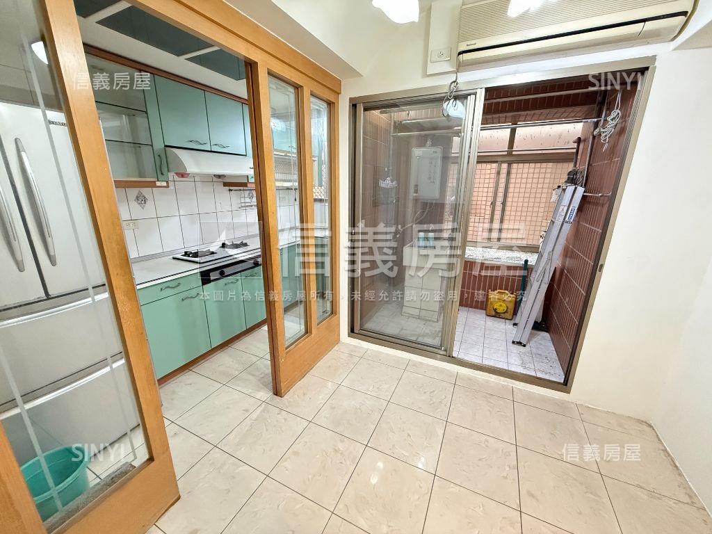 老爺華廈電梯３房車位房屋室內格局與周邊環境